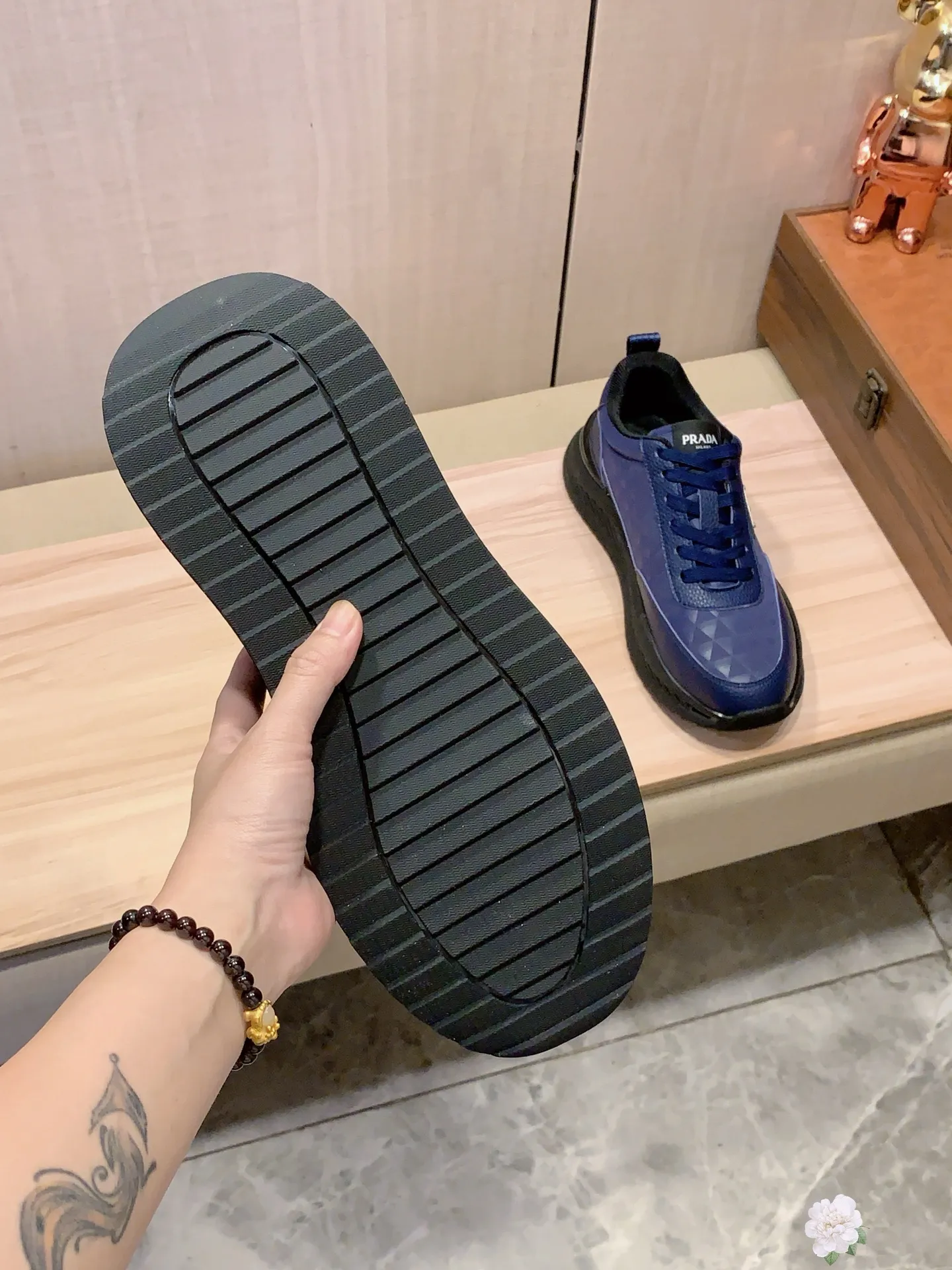 Men's men's shoes💰460💰💰🎩🎩[Lightning][Lightning] "PRADA*" The latest and most popular casual shoes, top brand [seduce] luxury ~ purchasing agency, top ~ quality. [Strong] The upper is made of imported breathable cowhide with material ➕ breathable sheepskin feet (•) and fine workmanship. The original stylish and stylish soft rubber wear-resistant and non-slip outsole is light and comfortable on the feet. The real thing looks better in real photos. 413: code: 38-44, 3️⃣ colors selected